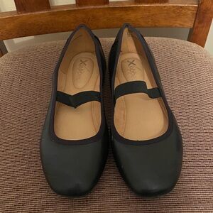 Xappeal Black ballet Flats with Elastic Strap